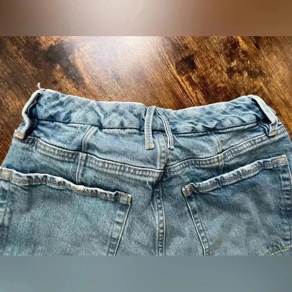 GOOD AMERICAN | women’s high rise distressed jeans. Size: 6/28 - Picture 9 of 15